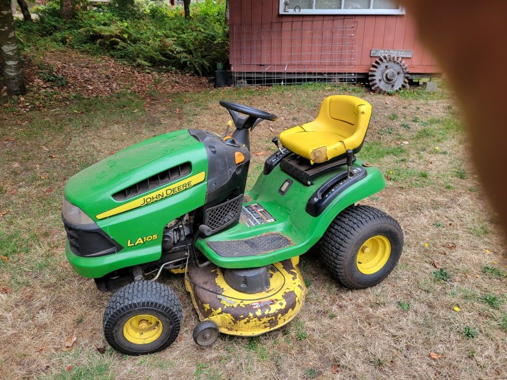 John Deere LA 105