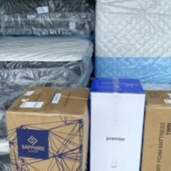 Pillowtop mattress, Hybrid & Memory Foam LIQUIDATION! While they last!