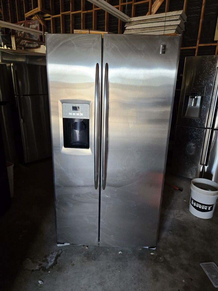 Refrigerator 