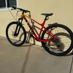 2020 Trek Marlin 7 – Extra Large Frame