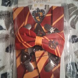 Harry Potter Gryffindor Gift Set Bow Tie, Suspenders, Pin