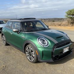 2023 Mini Cooper S – Excellent Condition
