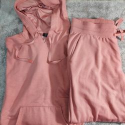 Athletic Works Woman's Hoodie & Sweatpants Must Pick Up