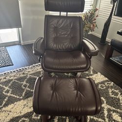 Elkhornes Stressless Swivel Recliner Chair with Ottaman