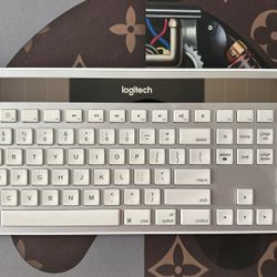 Logitech Keyboard 