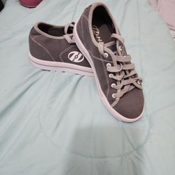 HEEYLYS  Shoe Gray. Size 5 Kids