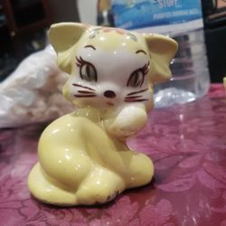 1950S TWIN WINTON SUGAR PUSS SOFT YELLOW CERAMIC CAT SHAKER

