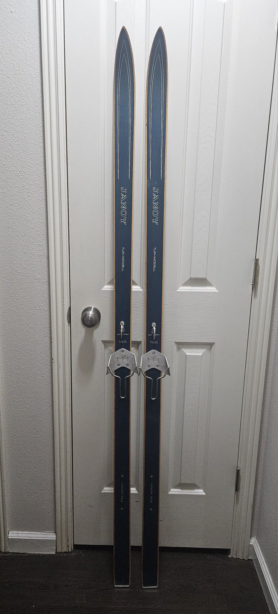 Vintage Janoy Tur Modell Cross Country 175 cm Skis Hickory 15825