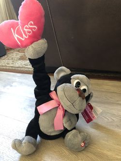 Singing n Moving “Kiss Monkey”