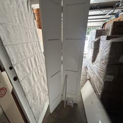 Three panel bifold door