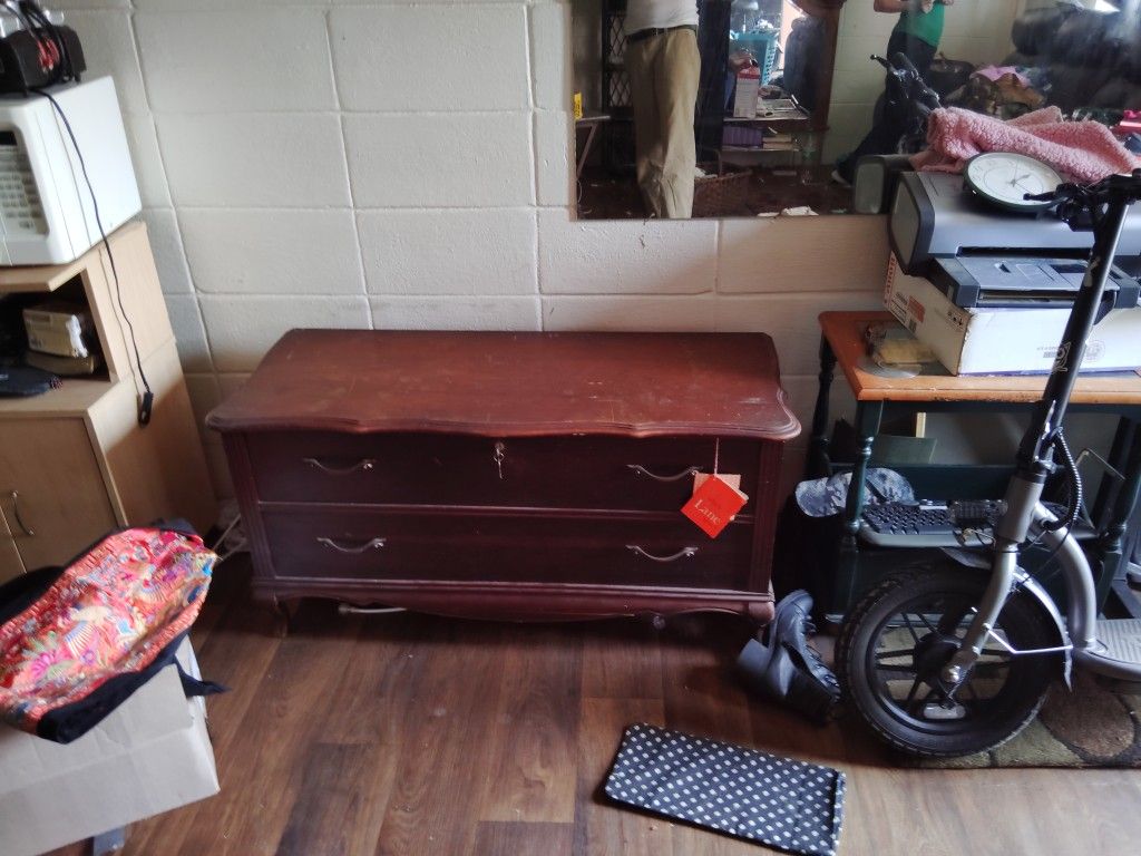 Lane Cedar Chest
