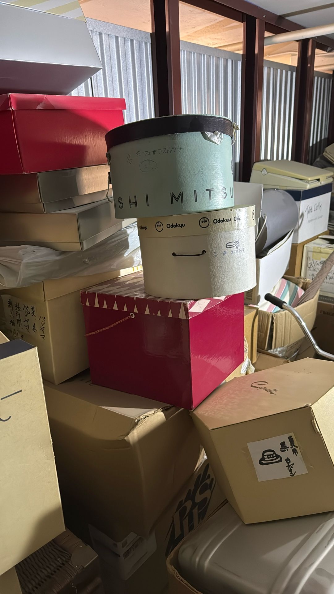 Vintage Hats In Boxes