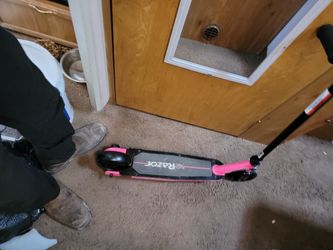 E90 Razor Scooter
