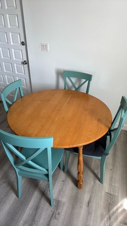 Dining Table & Chairs