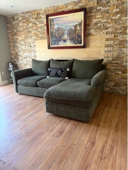 FREE DELIVERY – Macy’s Modern Concepts Sectional w/ Chaise (Green, Clean)