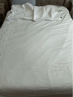 Pottery Barn crisp white Duvet