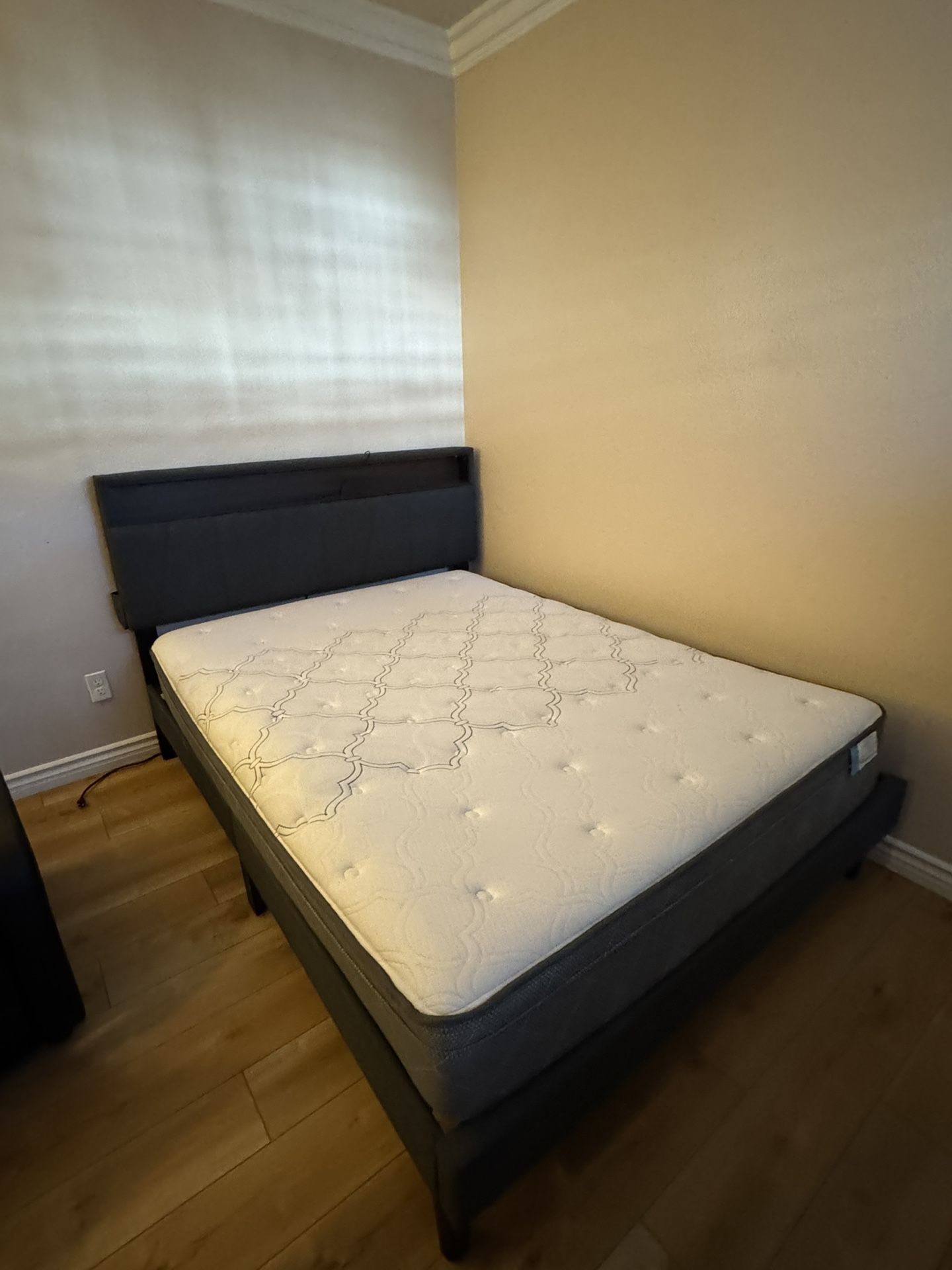 Queen Bed With Headboard & Mattress