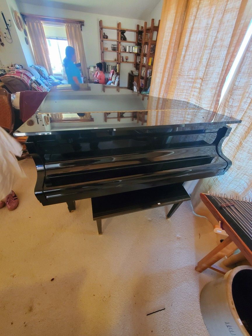 Baby Gran Piano