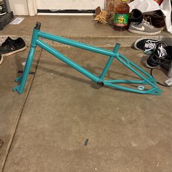 GT Mach One BMX 93/94  And Handlebars  And Tires