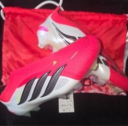 Nike Predator Elite (Size 6 1/2)