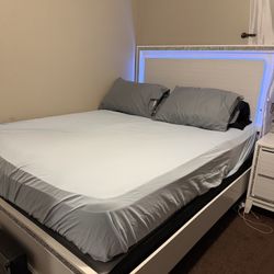 Queen Bed With Lights 