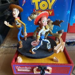 NEW DISNEY TOY STORY 2 MUSIC BOX & MUSICAL SNOW GLOBE