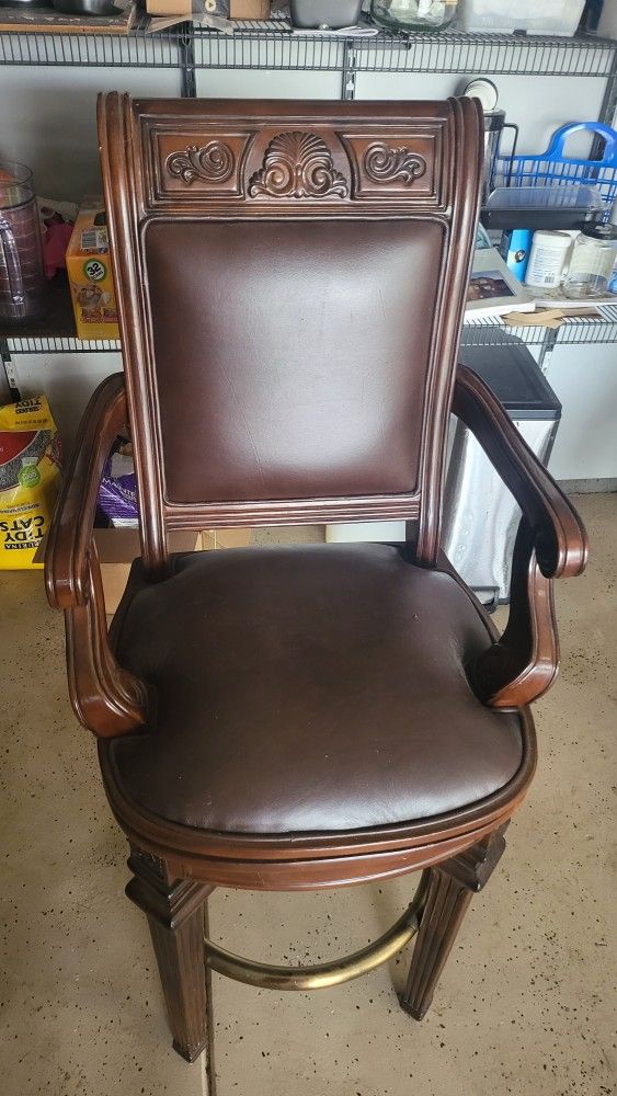 2 Bar stools, Leather, Wood. Excellent Quality