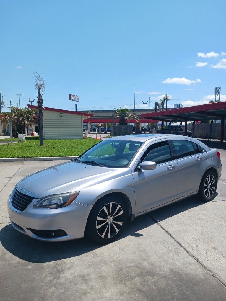 2013 Chrysler 200