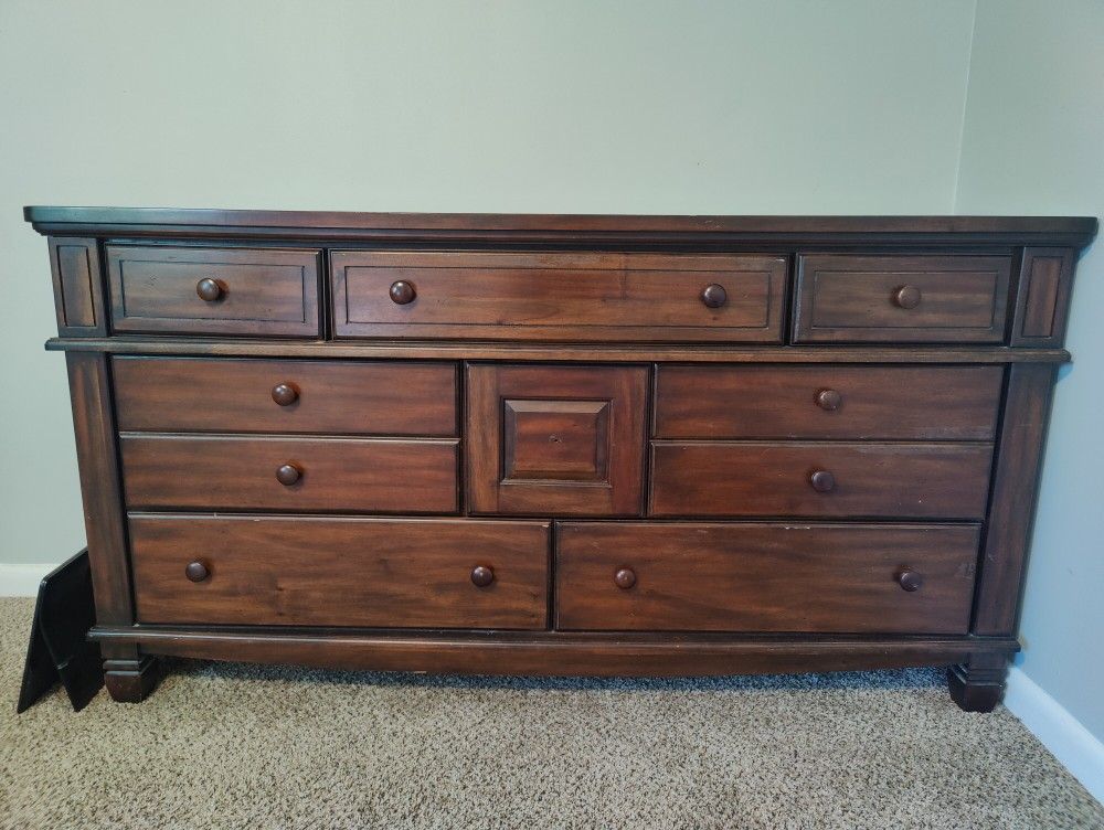 Dresser 