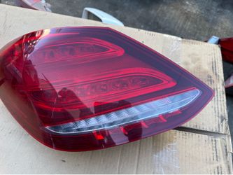 Left tail light for 2018 Mercedes Benz c300 tail light