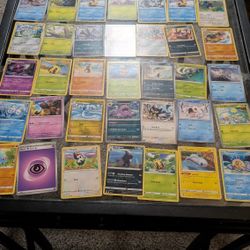 35 Pokémon Cards** 