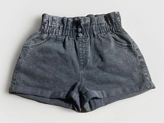 Wild Fable Woman’s high-waisted paperbag denim shorts Black Size Small