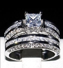 Brand new 14 k white gold wedding ring set engagement ring