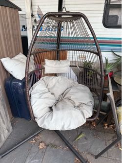 Patio hanging egg chair