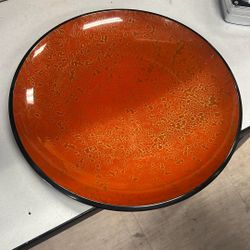 Lacquerware Dish.  Gold Pattern