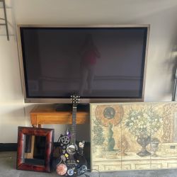 TV Vizio 65 Pulgadas Buenas Condición Guitarra Espejo Y Cuadro De Decoración  Bolsa M K Y Todo Buenas Condiciones  Asepto Ofertas 150