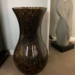26 Inch Tall By 8 Inch Wide Flower Vase Retail $529 Nieman Marcus / $100 Or Best Offer