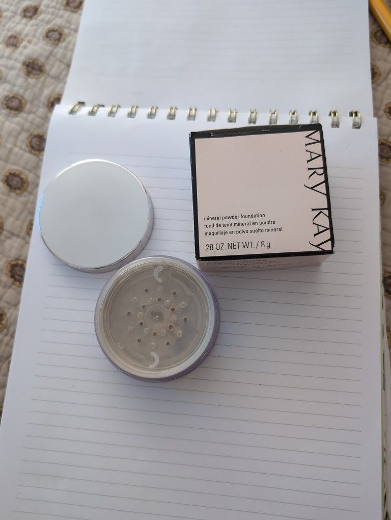 MaryKay  Mineral Powder Foundation 