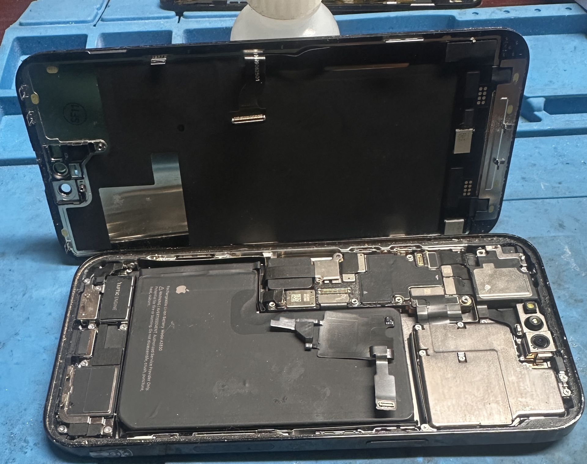 iPhone LCD Screen (R.E.P.A.I.R)
