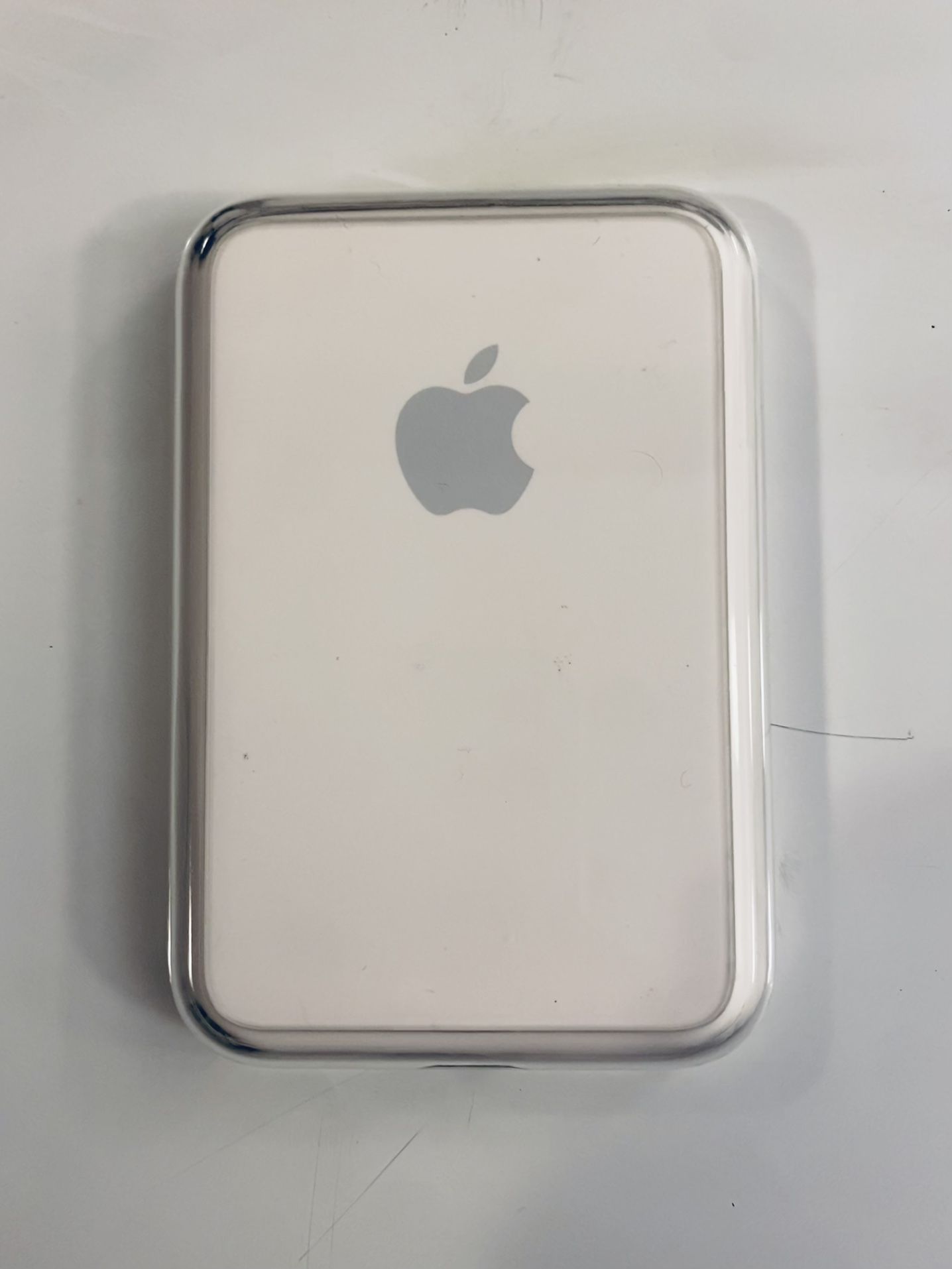 Apple MagSafe Battery Pack 1,460 mAh White Works Great!