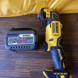 DeWalt 20 V multi tool with big battery