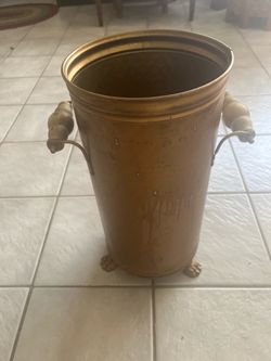 Vintage/Elegant Brass Umbrella Stand approx H17” W8” round
