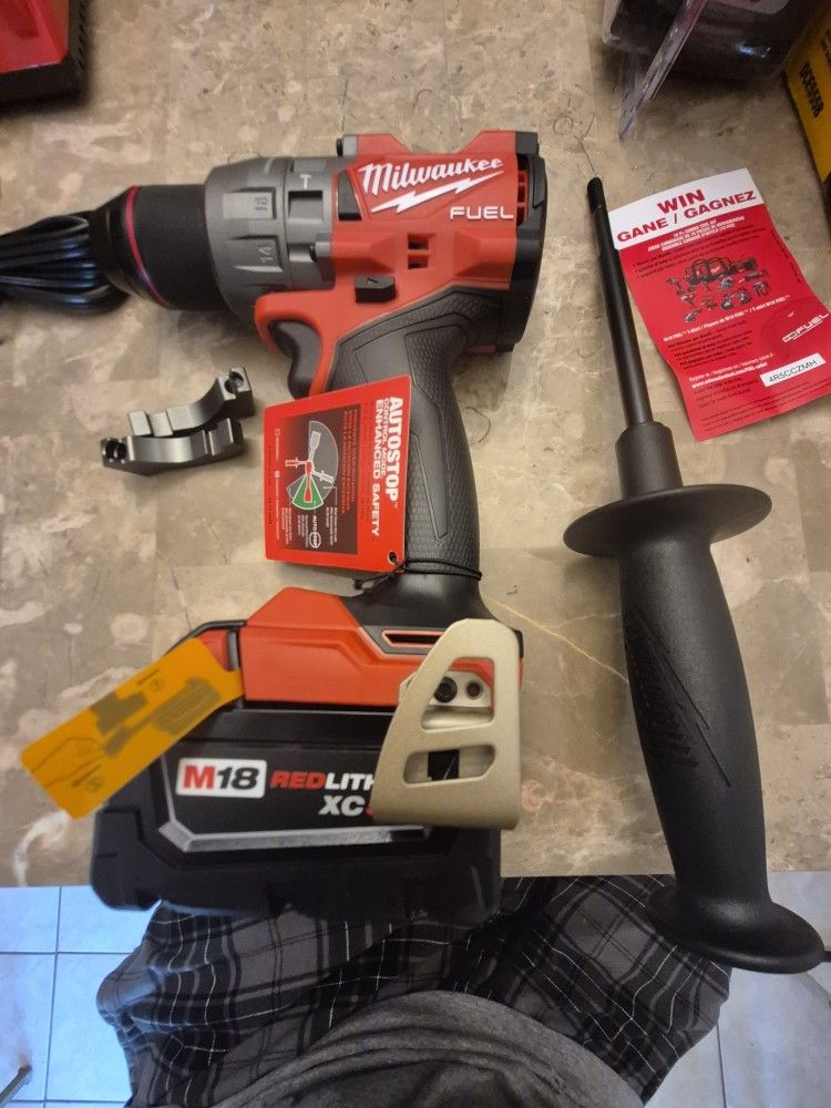 Milwaukee M18 FUEL Hammer Drill Driver 1/2 inch with 5.0 battery
