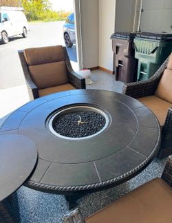 Outdoor patio furniture set