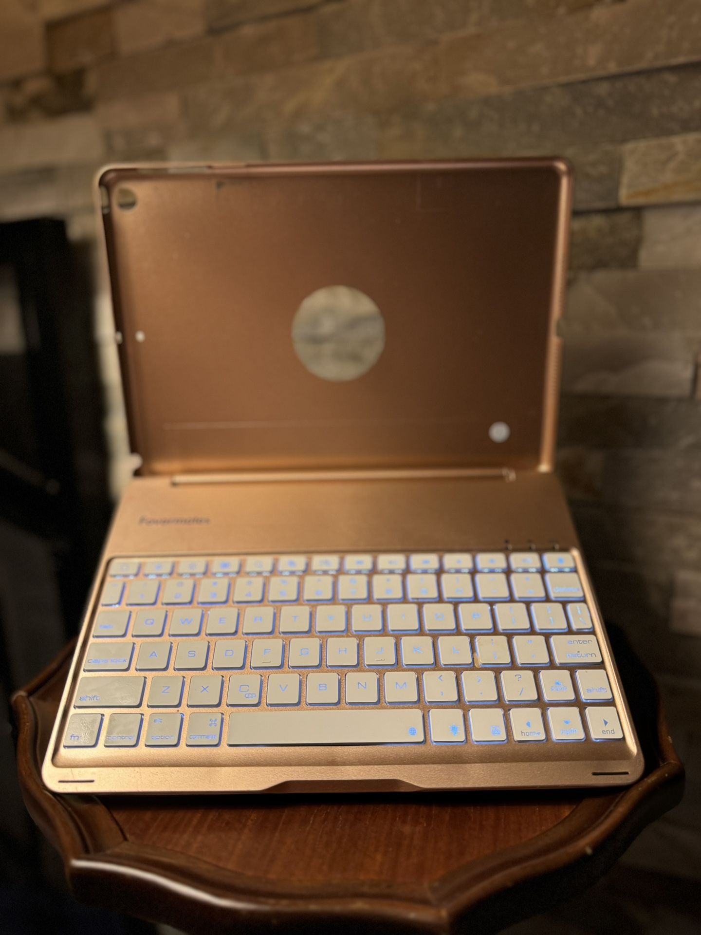 Favormates iPad Keyboard notebook fits 9.25x6.25 RoseGold, Light Up Keyboard.