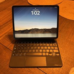 iPad Pro 11” 512GB + Magic Keyboard + Apple Pencil (Full Setup)