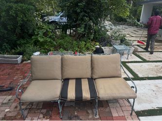 Brown Jordan couch and 4 chair set with 2 side tables & coffee table