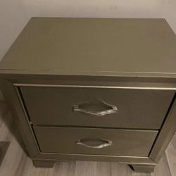 Dresser And 2 Nightstand 