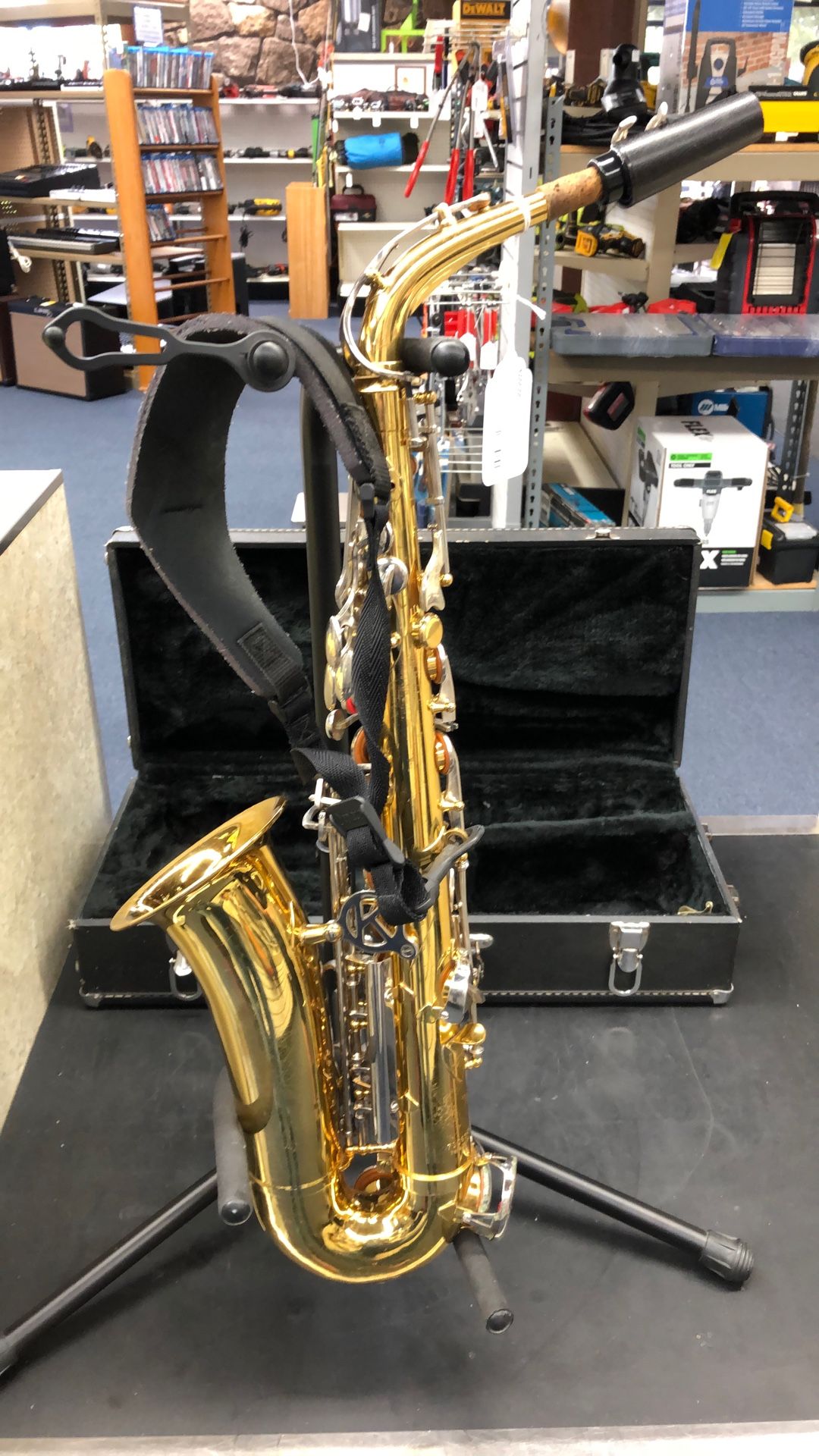 King Empire Model 665 Alto Saxophone With Case