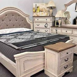 Realyn Chipped White Upholstered Panel Bedroom Set Queen Or King Set 